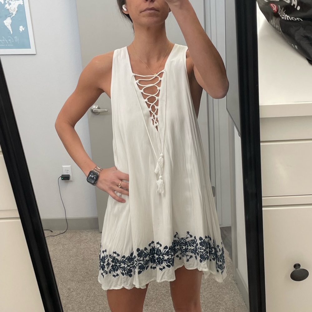 Show me your mumu size small white dress with detail
